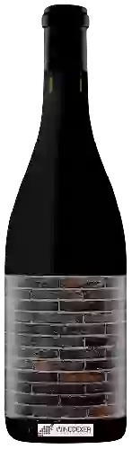 Wijnmakerij Brick & Mortar - Cougar Rock Vineyard Pinot Noir Wijnmakerij Brick & Mortar - Cougar Rock Vineyard Pinot Noir