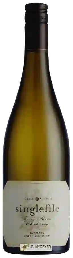 Winery Singlefile - Single Vineyard Family Reserve Chardonnay Winery Singlefile - Single Vineyard Family Reserve Chardonnay