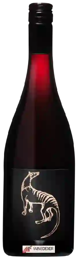 Winery Small Island - Black Pinot Noir Winery Small Island - Black Pinot Noir